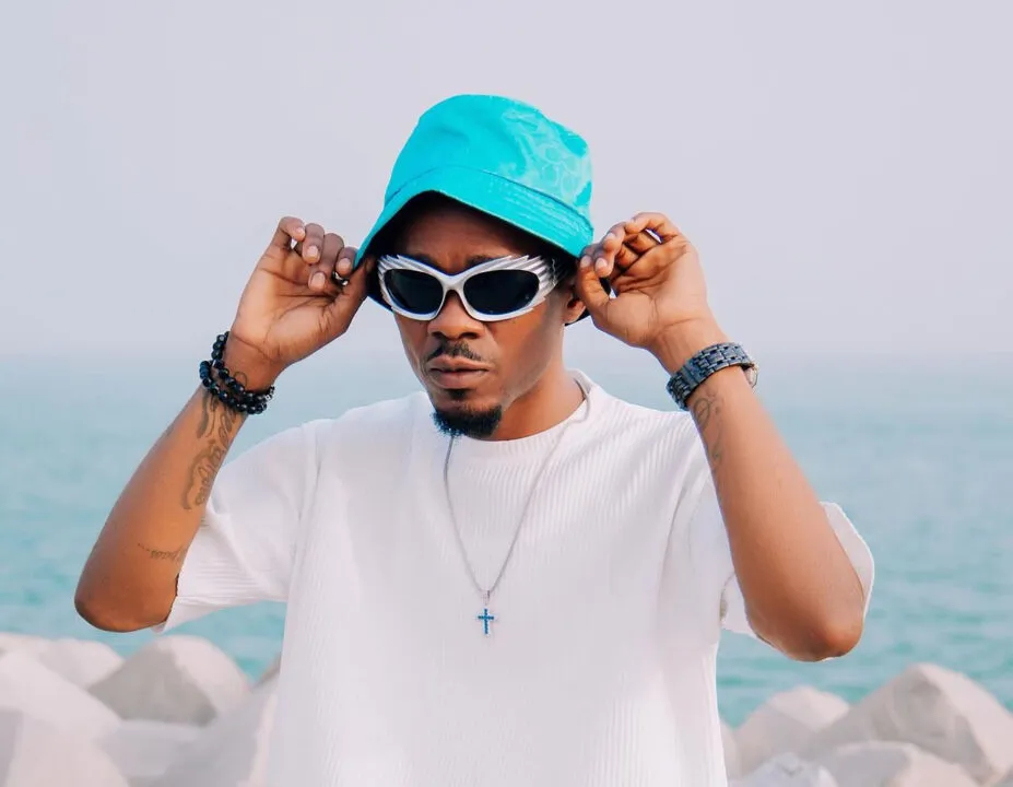 TeeFamous - AfroFuji