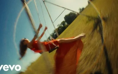 Kelsea Ballerini - I Sit In Parks